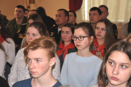 Учащиеся вилючинских школ на мероприятии, посвященному Сталинградской битве